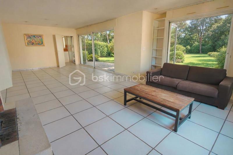 Maison traditionnelle - 240 m² - 10 pièces