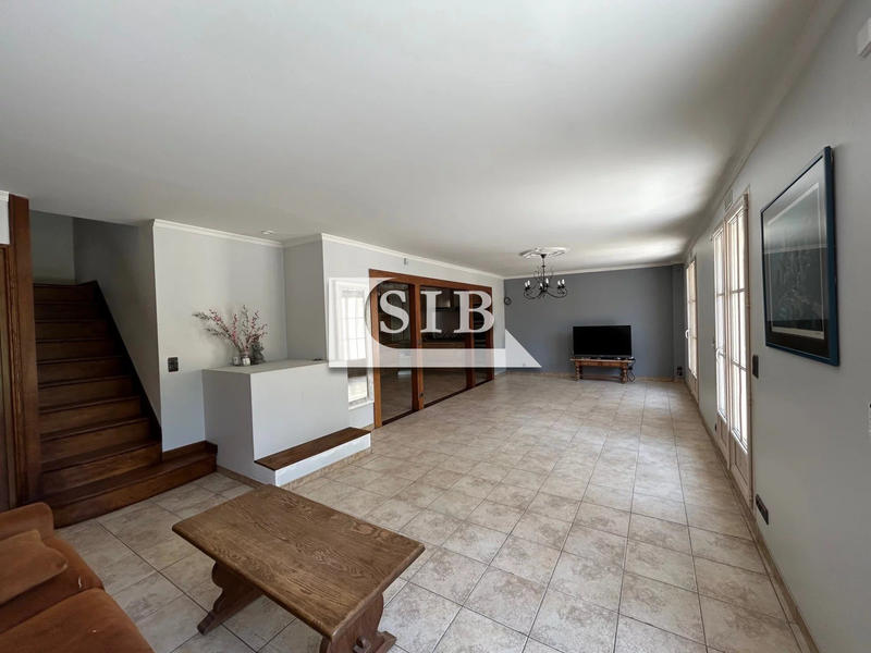 Maison - 238 m² - 9 pièces