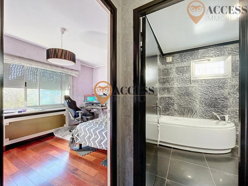 Maison - 218 m² - 8 pièces