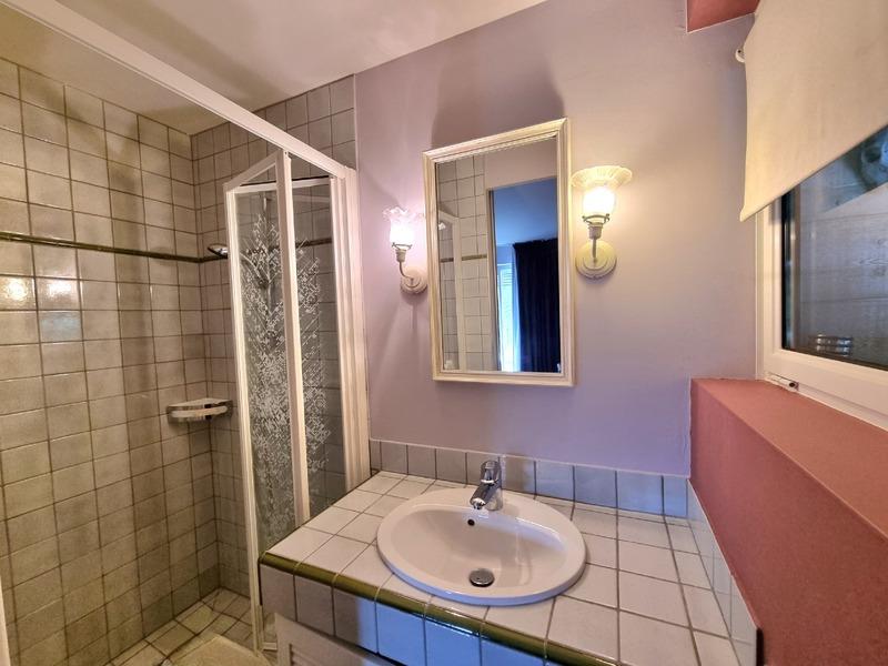 Maison - 230 m² - 8 pièces