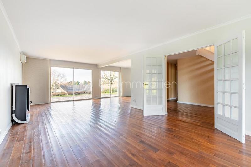 Maison - 243 m² - 8 pièces