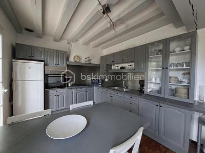 Maison traditionnelle - 128 m² - 6 pièces