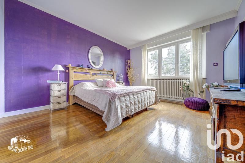 Maison - 218 m² - 8 pièces