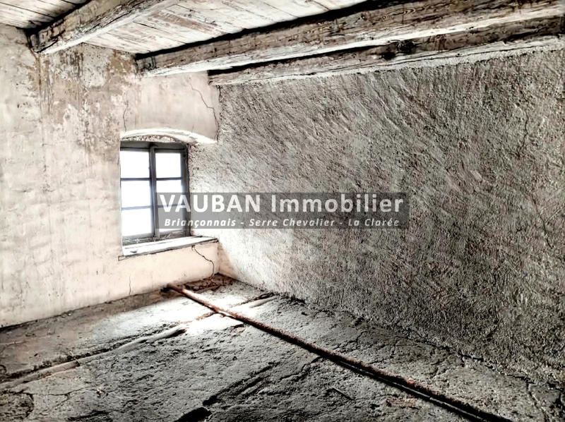 Maison - 380 m² - 3 pièces