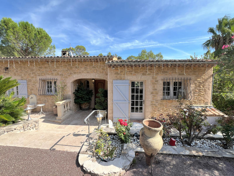 Maison - 212 m² - 7 pièces