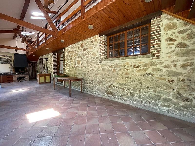 Maison - 390 m² - 8 pièces