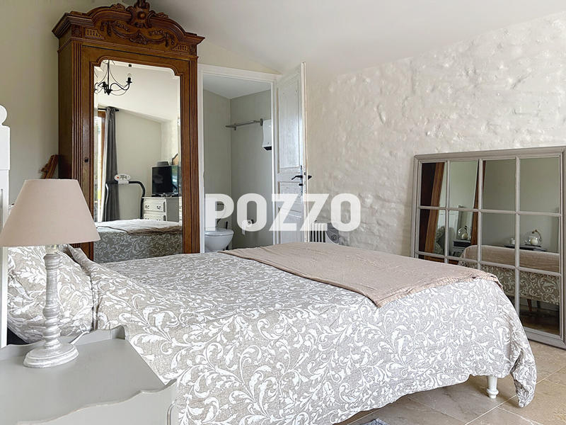 Maison - 234 m² - 7 pièces