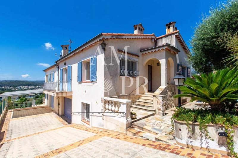 Villa - 181 m² - 7 pièces
