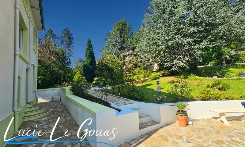 Demeure - 181 m² - 8 pièces