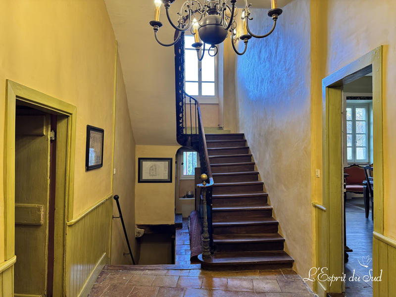 Maison - 668 m² - 14 pièces