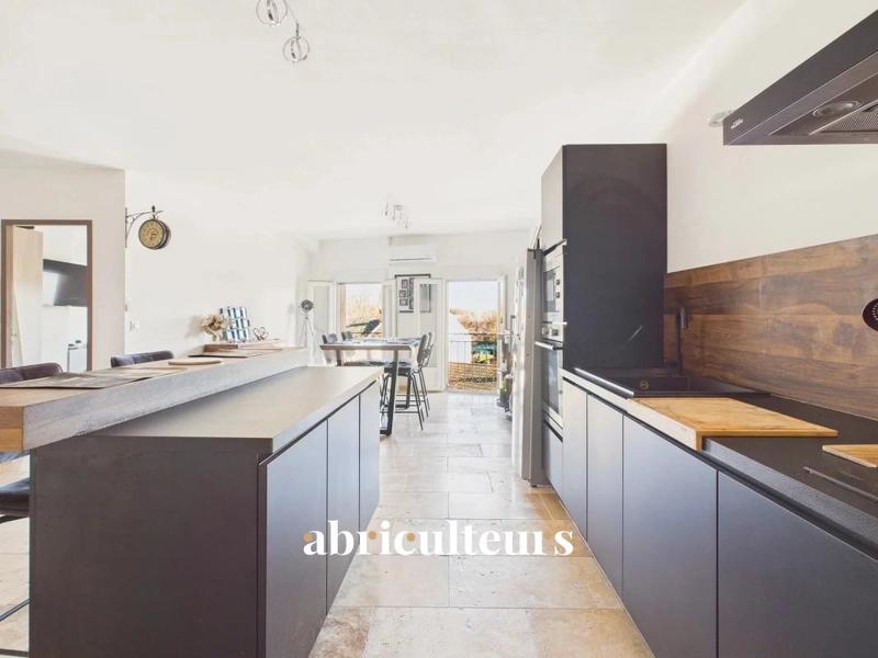 Appartement ancien - 95 m² - 3 pièces