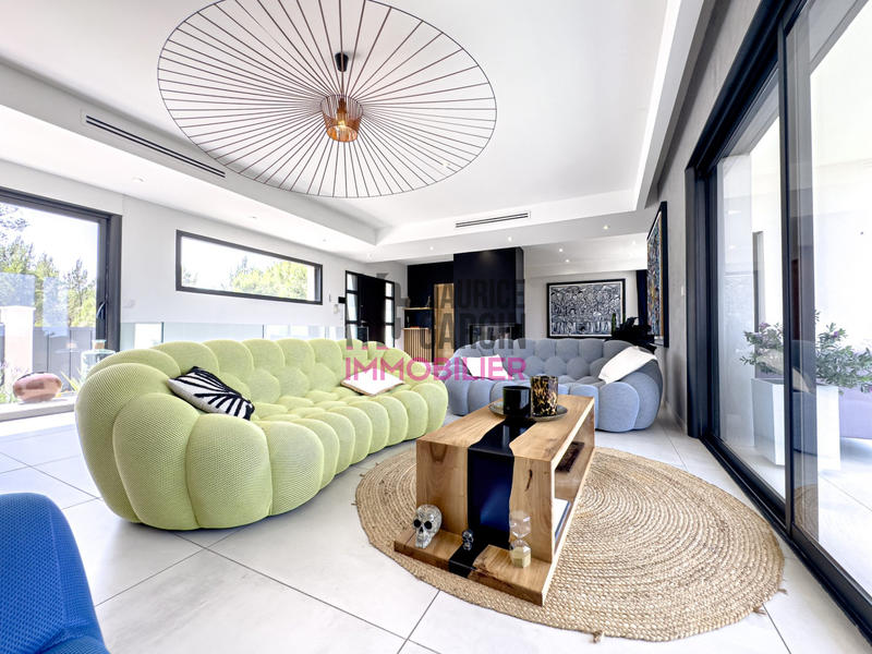 Maison - 205 m² - 5 pièces