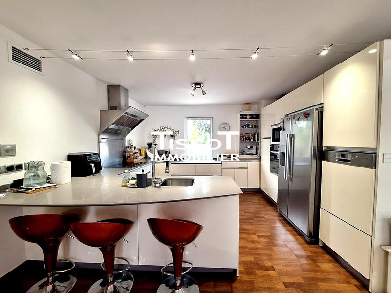 Villa - 230 m² - 6 pièces