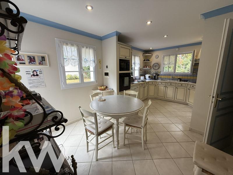 Maison - 219 m² - 7 pièces