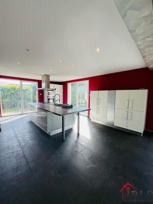 Maison - 240 m² - 7 pièces