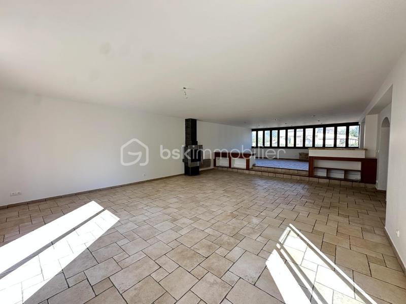 Maison - 207 m² - 7 pièces