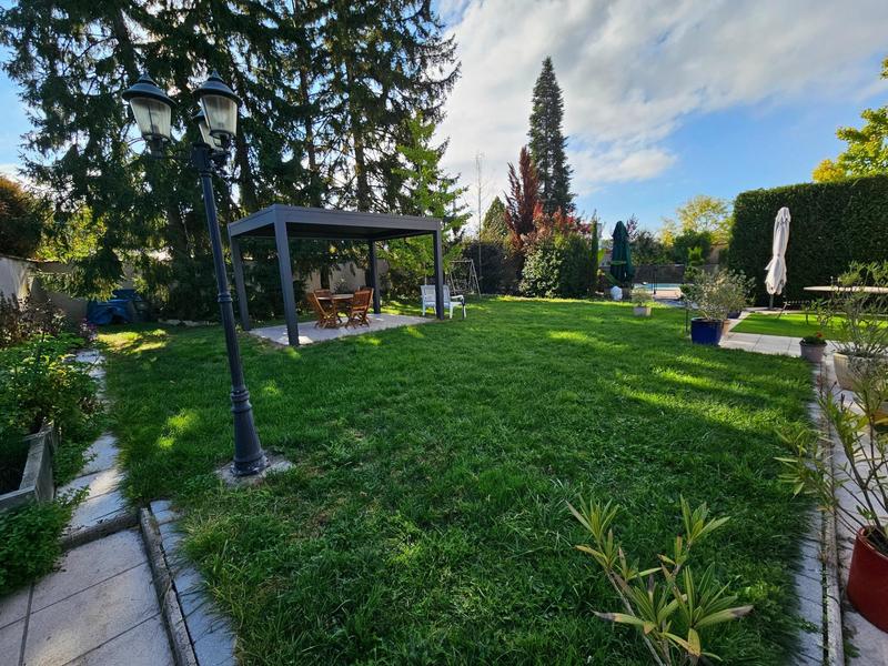 Maison - 220 m² - 9 pièces