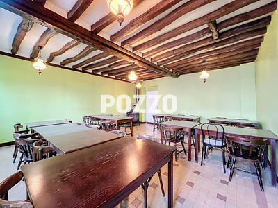 Maison - 588 m² - 10 pièces