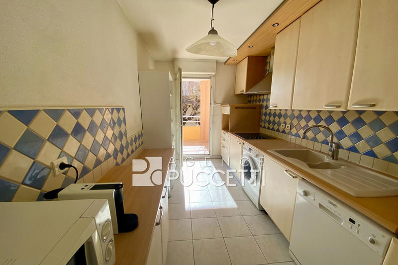 Appartement - 90 m² - 3 pièces