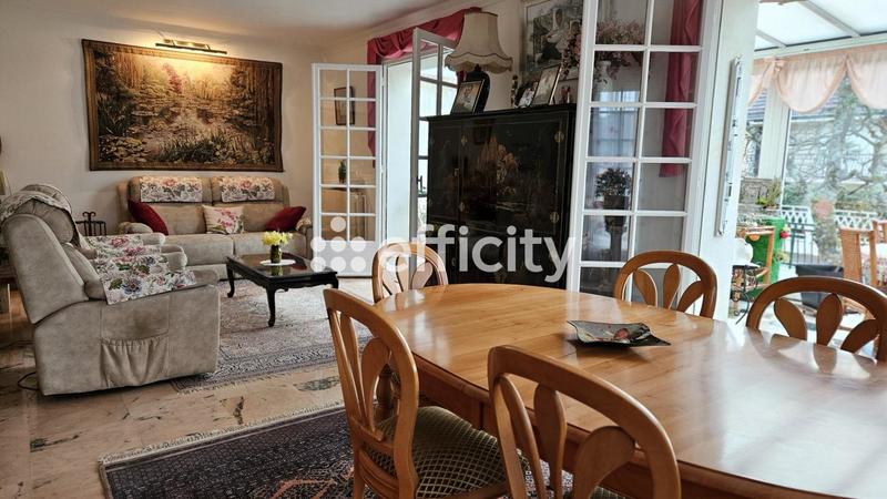 Maison - 166 m² - 7 pièces