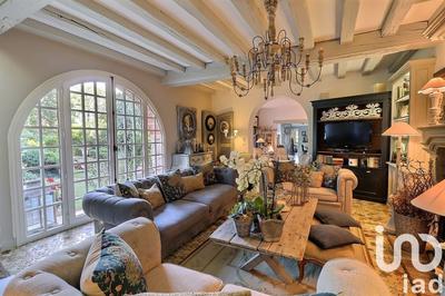 Maison - 250 m² - 10 pièces