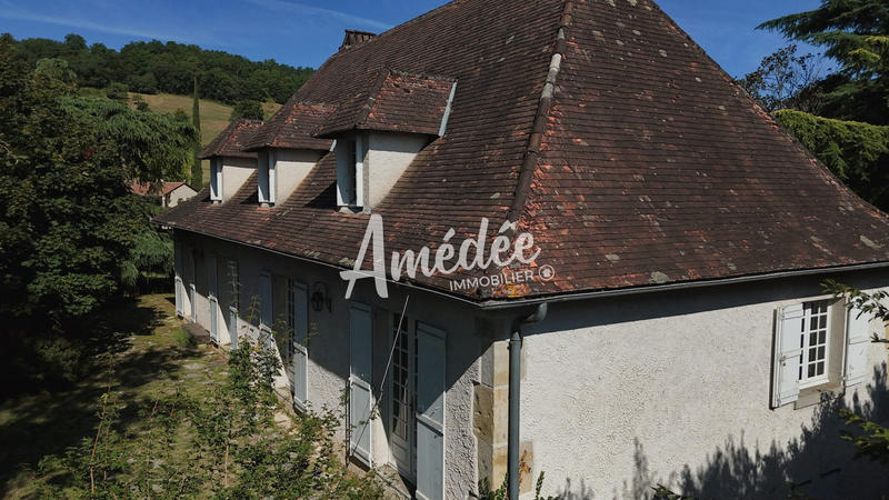 Maison traditionnelle - 210 m² - 7 pièces