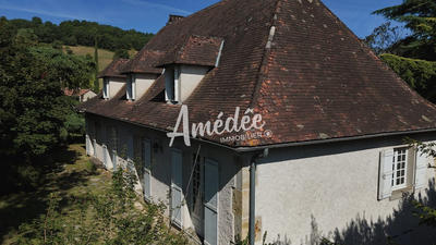 Maison traditionnelle - 210 m² - 7 pièces