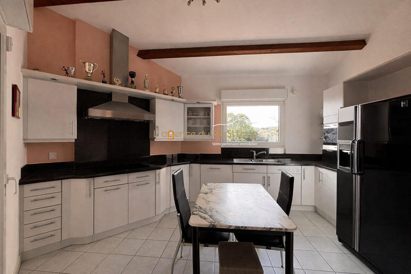 Maison traditionnelle - 217 m² - 5 pièces