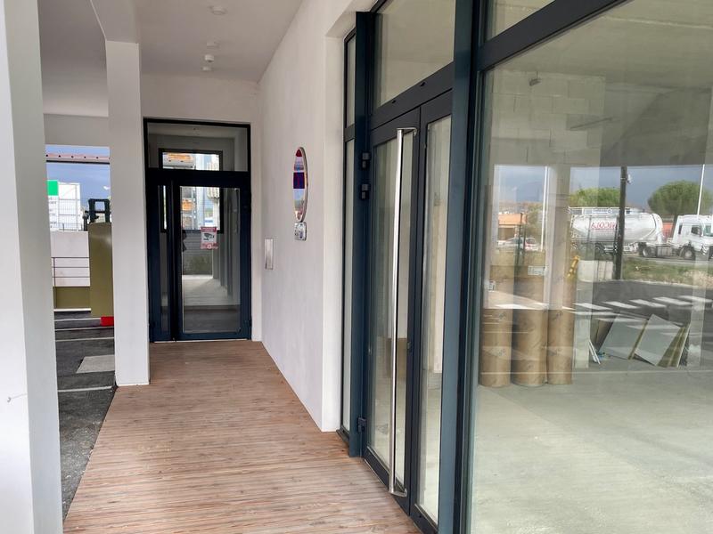 Local commercial - 306 m² - 1 pièce