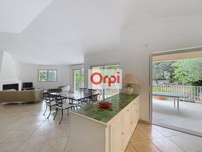 Propriété - 268 m² - 15 pièces