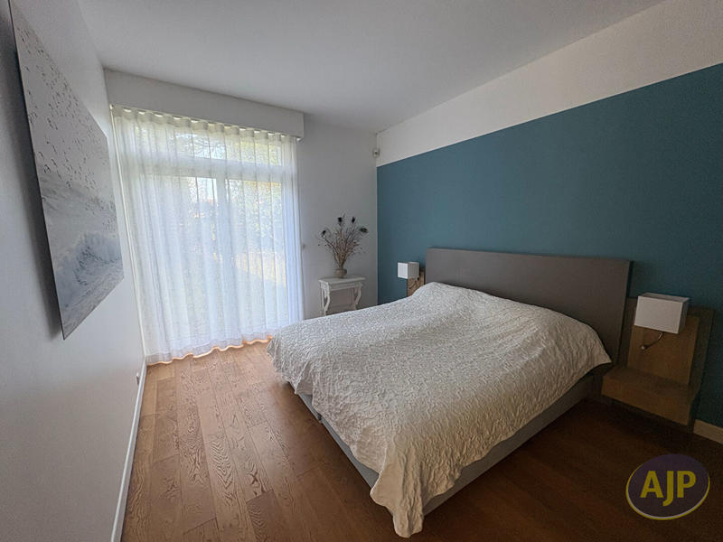 Maison - 260 m² - 10 pièces