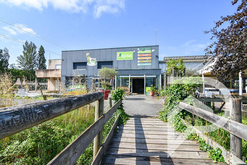 Local commercial - 2 600 m²