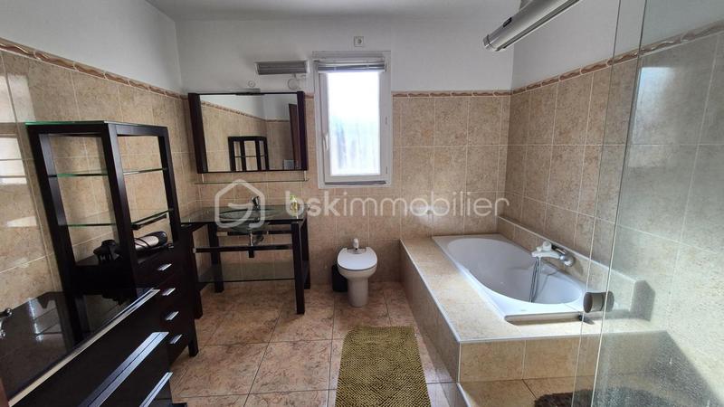 Villa - 237 m² - 10 pièces