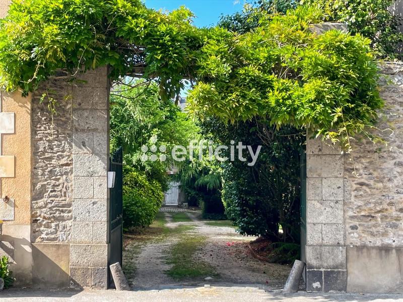 Maison - 404 m² - 14 pièces