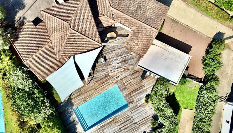 Villa - 201 m² - 6 pièces