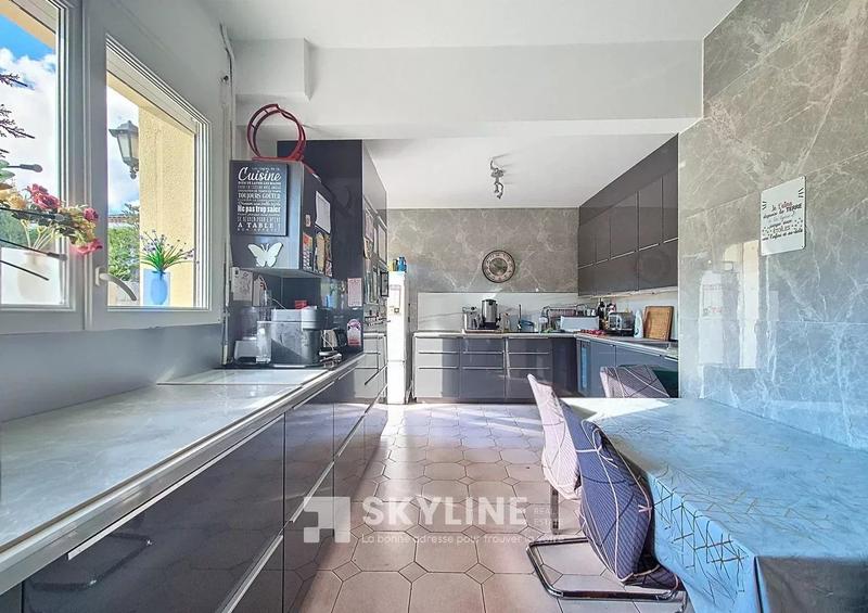 Maison - 223 m² - 6 pièces