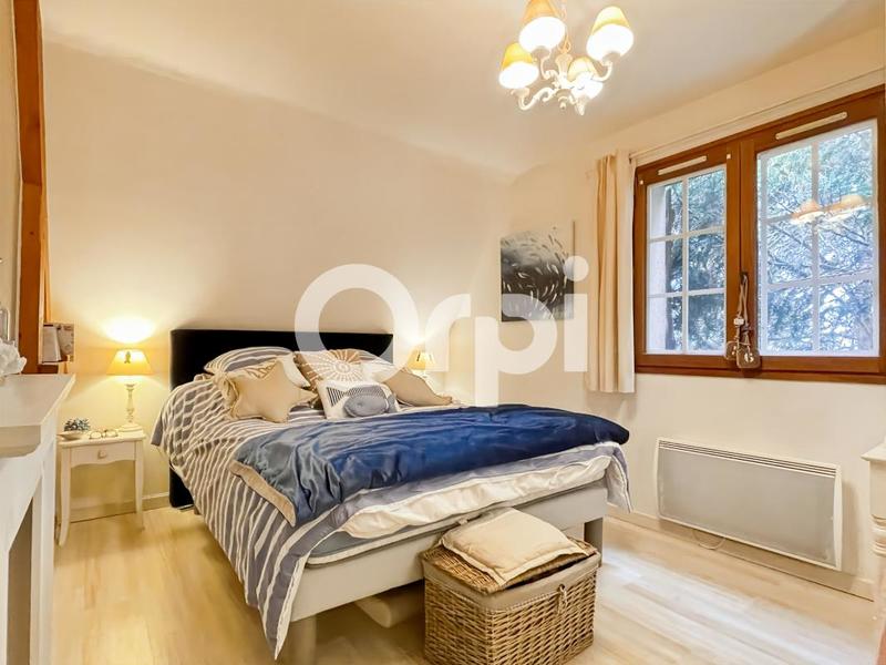 Maison - 200 m² - 6 pièces