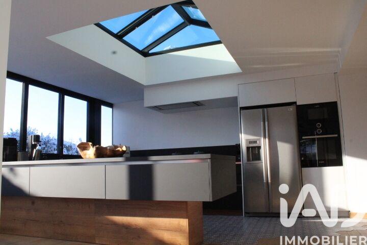 Maison - 195 m² - 9 pièces