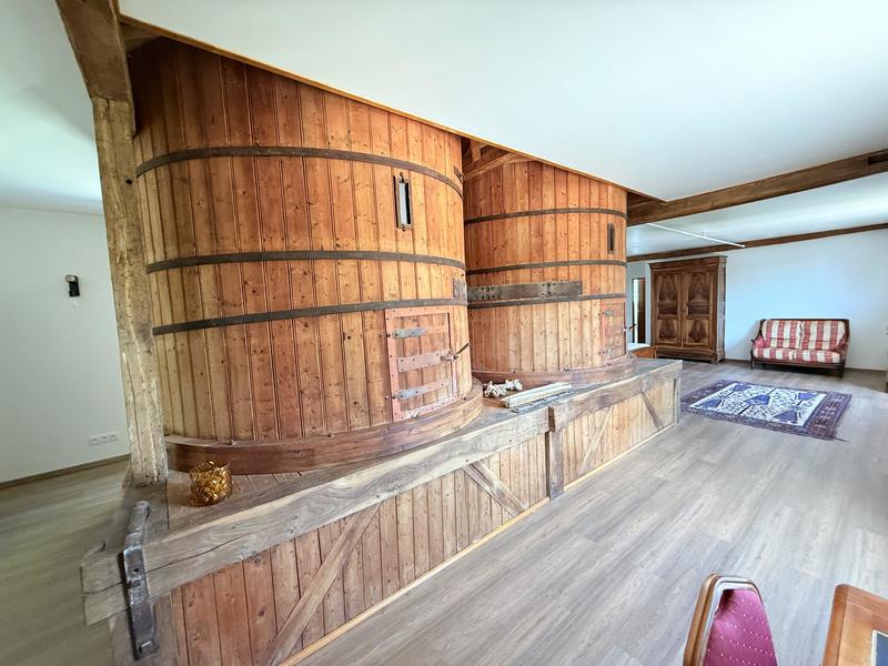 Maison - 750 m² - 25 pièces