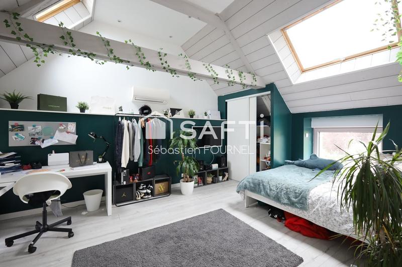 Maison - 247 m² - 9 pièces