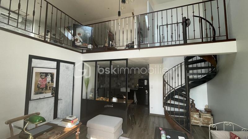 Propriété - 264 m² - 9 pièces