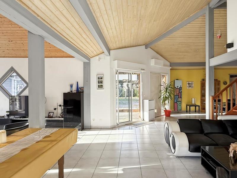 Villa - 240 m² - 8 pièces