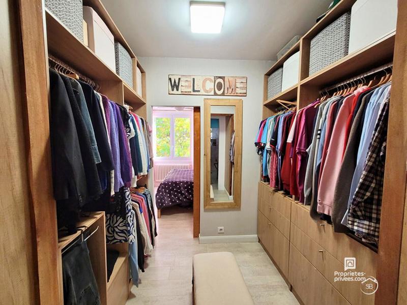 Maison - 211 m² - 9 pièces