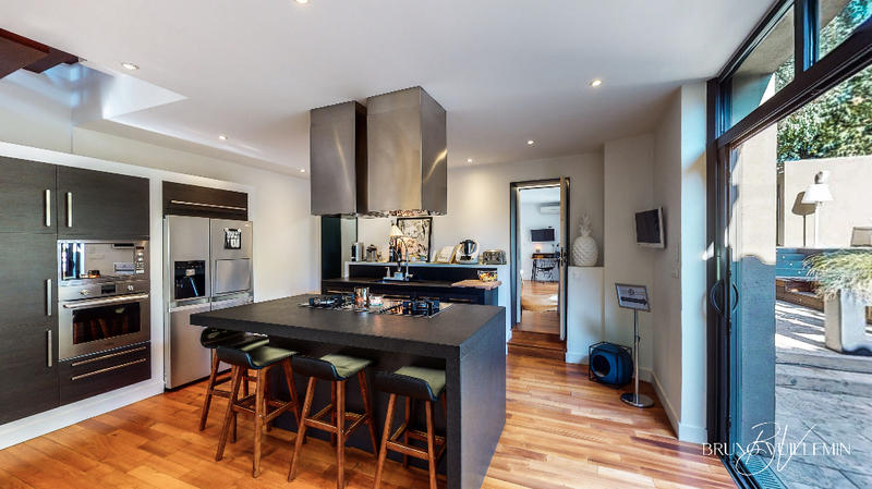 Demeure - 253 m² - 8 pièces