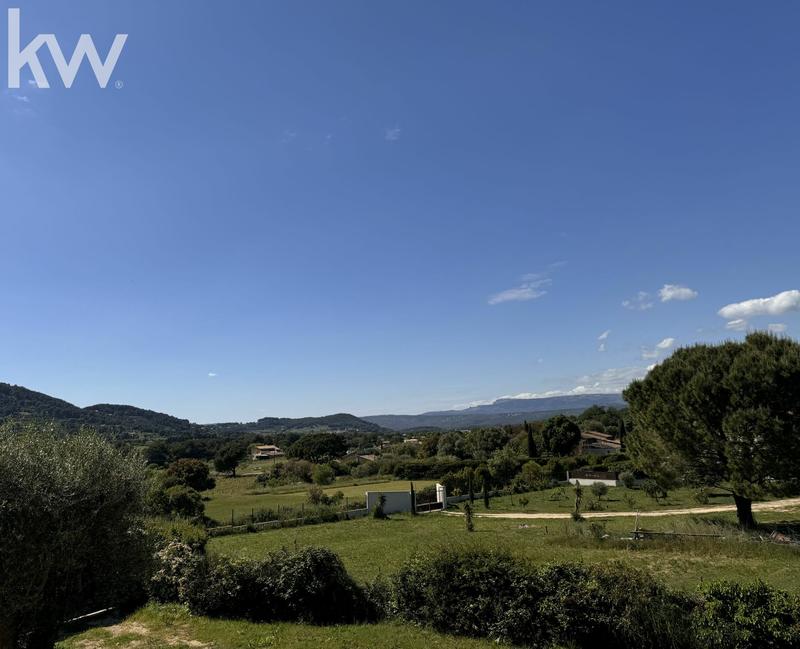 Maison - 230 m² - 6 pièces