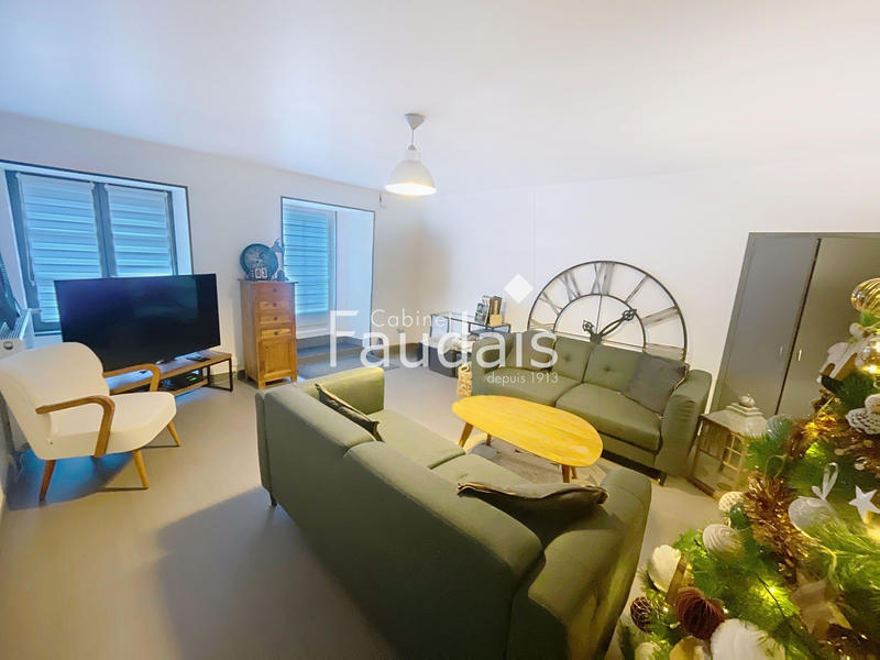 Maison - 140 m² - 8 pièces