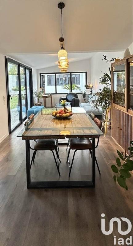 Maison - 196 m² - 6 pièces