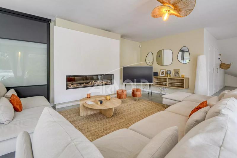 Maison - 249 m² - 6 pièces