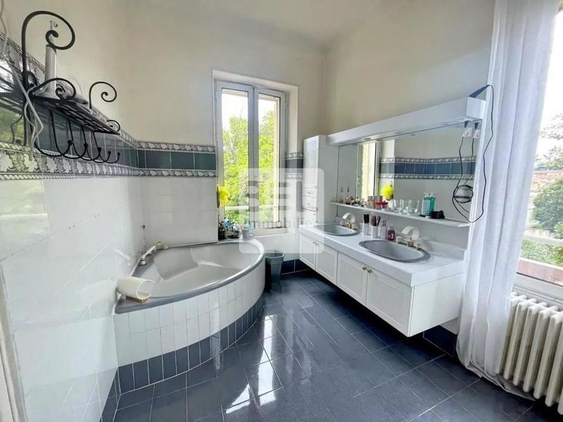 Maison de ville - 235 m² - 7 pièces