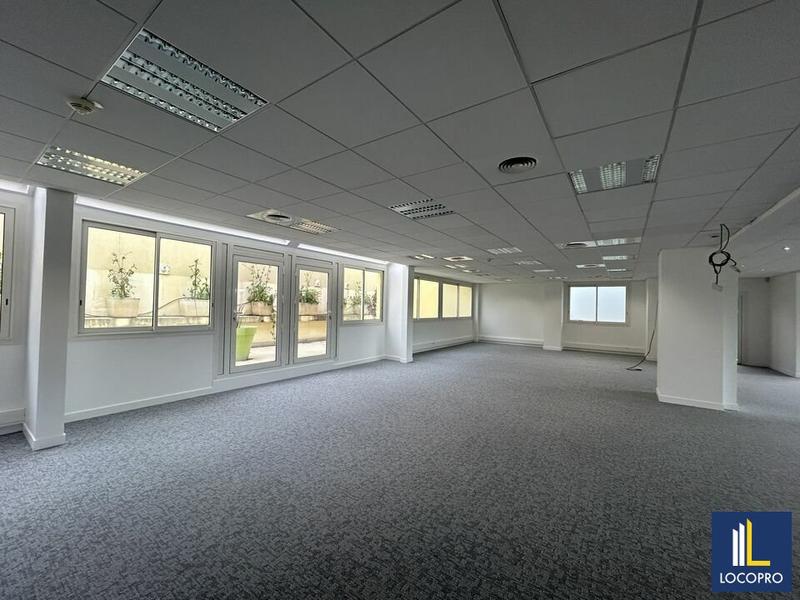 Bureau - 2 922 m²